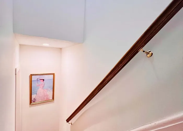 Mins To Stadiums - Spacious & Elegant Holiday home Pittsburgh