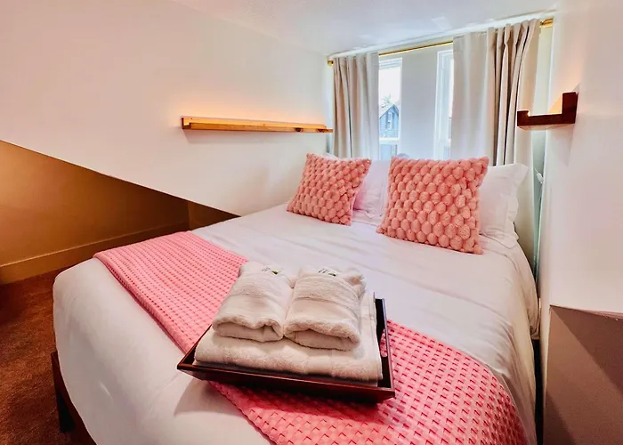 Сasa de vacaciones Mins To Stadiums - Spacious & Elegant
